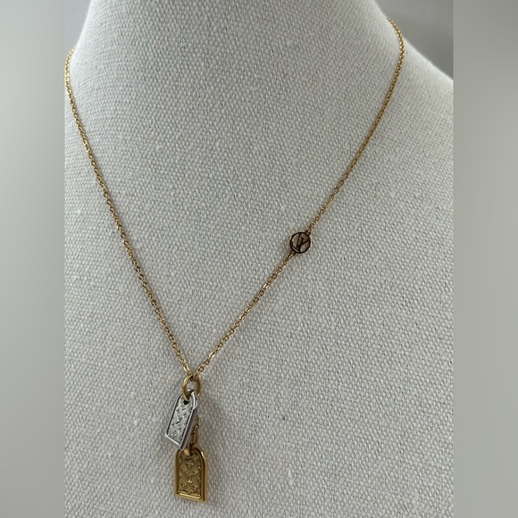 🔥NEW! Louis Vuitton•Nanogram Necklace - Picture 3 of 6